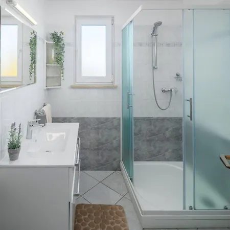 Belvedere For 6 People Near Porec With Sea View And Pet Friendly Montizana