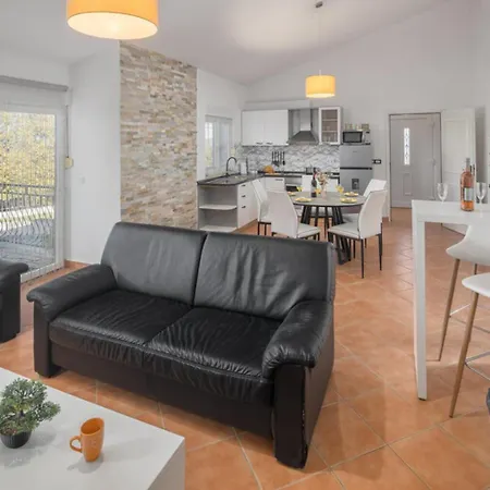 Villa Belvedere For 6 People Near Porec With Sea View And Pet Friendly Montizana