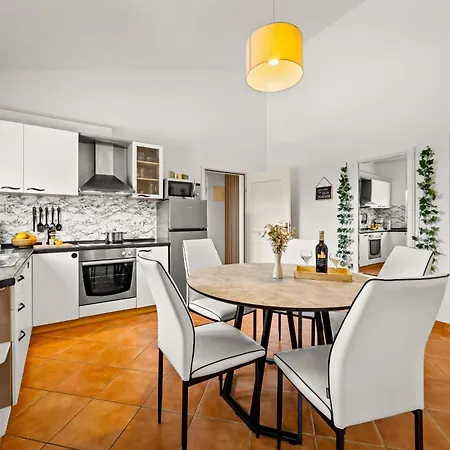Villa Belvedere For 6 People Near Porec With Sea View And Pet Friendly Montižana