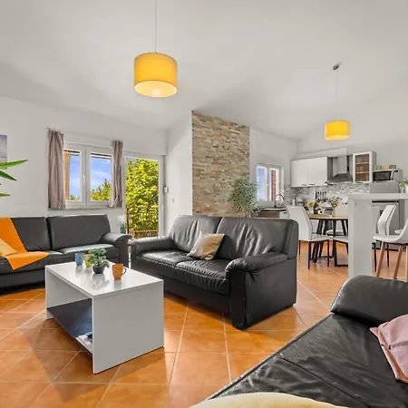 Vila Belvedere For 6 People Near Porec With Sea View And Pet Friendly